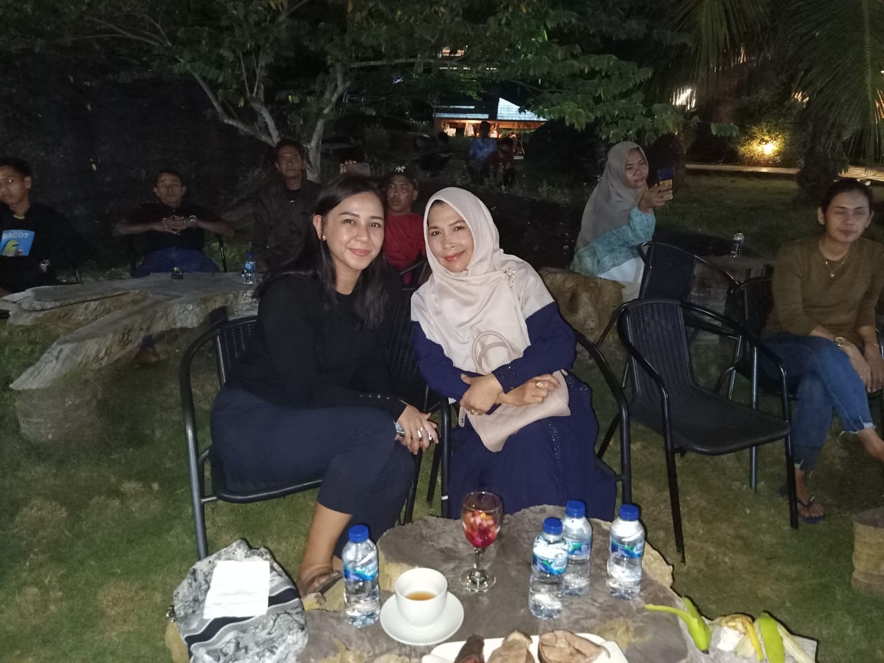 Martina S.Ikom Msi Anggota DPR RI Bersama Istri Ketua DPC Gerindra Natuna saat mengikuti acara malam keakraban di Dive Risort Natuna