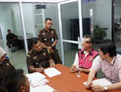 Aspidsus Kejati Kepri, Serahkan Tersangka Korupsi Tanah Merah Ke Kejari Bintan