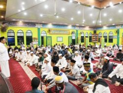 Gubernur Kepri H. Ansar Ahmad Serahkan Bantuan Rp70 juta Saat Safari Subuh di Masjid Baitul Karim Tanjung Balai Karimun