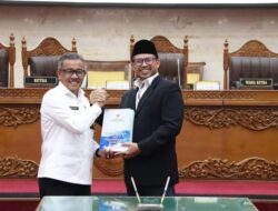 Jefridin Jelasan Wali Kota Batam atas Ranperda APBD 2025 pada Sidang Paripurna