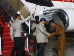 Presiden Prabowo Tiba Di Bandara El Tari Kupang Dalam Kondisi Hujan