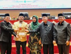 Gubernur Ansar Ahmad Sampaikan LKPJ 2024 dalam Rapat Paripurna DPRD Kepri