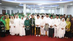 Wali Kota Batam Resmi Lepas 20 Calon Jamaah Haji dari Dinas Pendidikan Tahun 2025